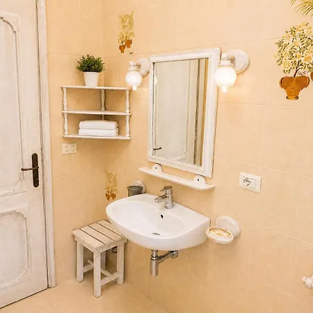 Donella Guest house